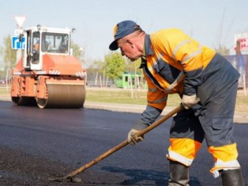 Розповіли, за яким принципом визначають порядок ремонту дворів та доріг Луцька. ВІДЕО