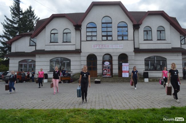 З хлібом, горілкою та кров’ю: у Луцьку відкрили фестиваль театрів. ФОТО