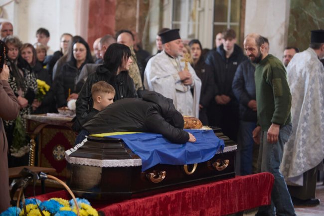 Останній бій прийняв на Донеччині: у Луцьку попрощалися з Героєм Олексієм Федоренком