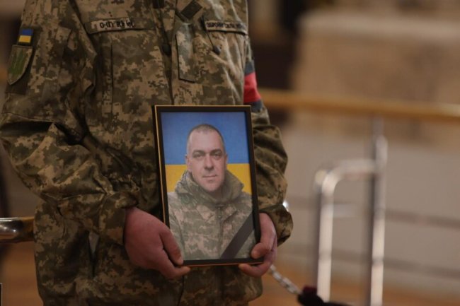 Останній бій прийняв на Донеччині: у Луцьку попрощалися з Героєм Олексієм Федоренком