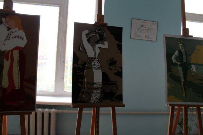 День студента по-інтелігентному: у луцькому політесі влаштували святкову виставку картин