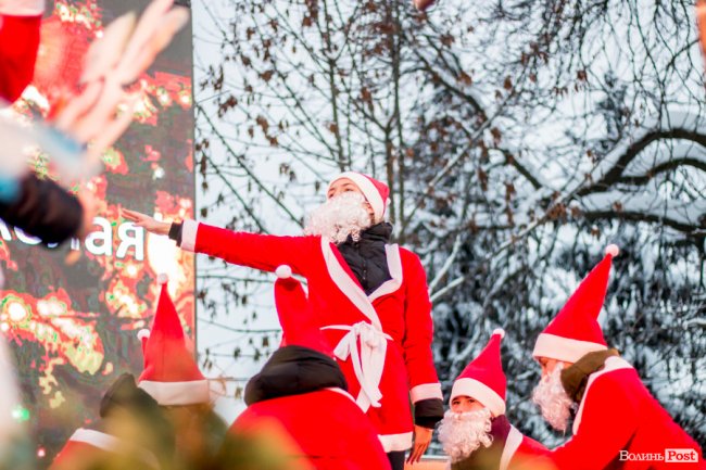 У Луцьку урочисто засвітили головну ялинку міста. ФОТО