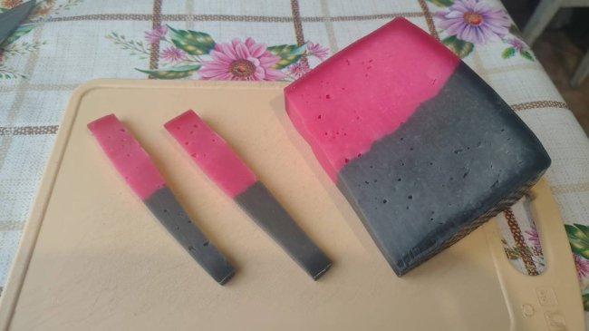 Лучанка виготовляє «бандерівський» сир. ФОТО