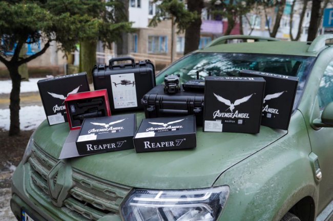 Для волинських поліцейських на фронті передали допомогу