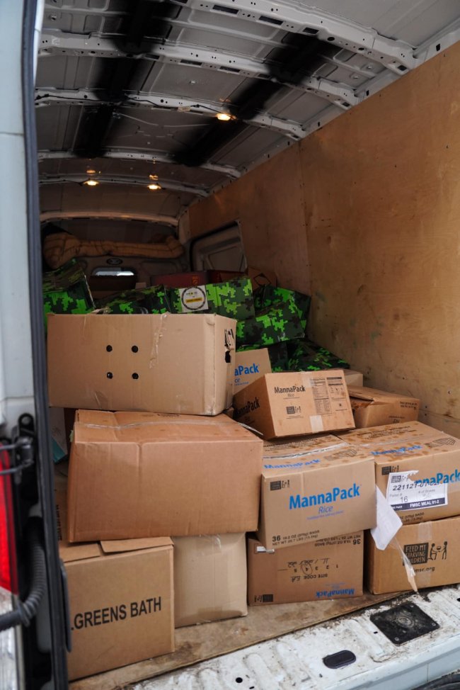 Для волинських поліцейських на фронті передали допомогу