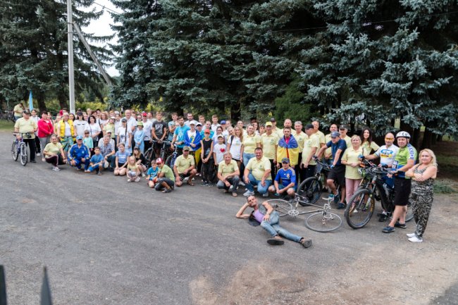 Велосипедисти із Підгайцівської громади проїхали півсотні кілометрів до Дня Прапора. ФОТО