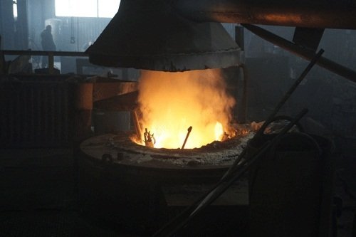 З ножів та пістолетів зроблять дзвони. ФОТО