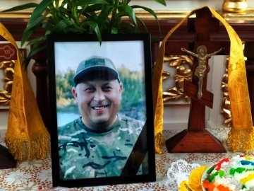 Пів року вважався зниклим безвісти: на Волині поховали Героя Олега Верешка