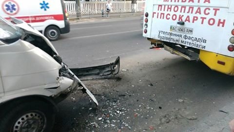 Поліція Луцька евакуювала 2 авто. ФОТО