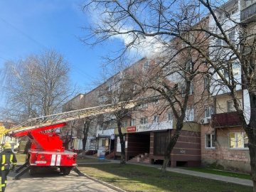 На Волині горіла квартира, власник отруївся чадним газом. ФОТО