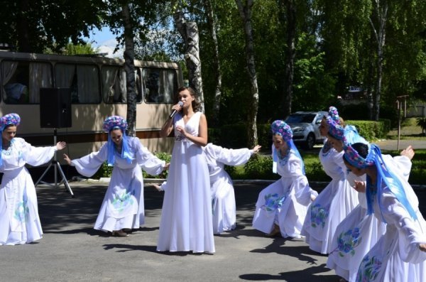 У Луцьку піснями та танцями розважали поранених військових. ФОТО