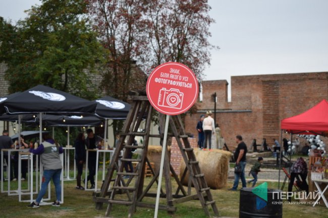 Дощ, холод і ріки пива: у Луцьку триває фестиваль. ФОТО