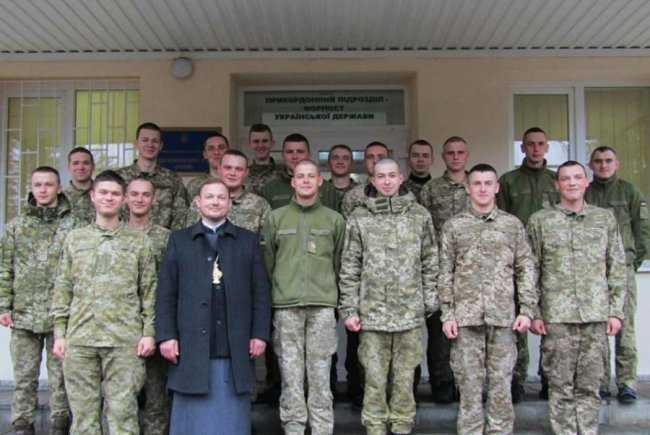 На Волині молодь колядувала для прикордонників. ФОТО