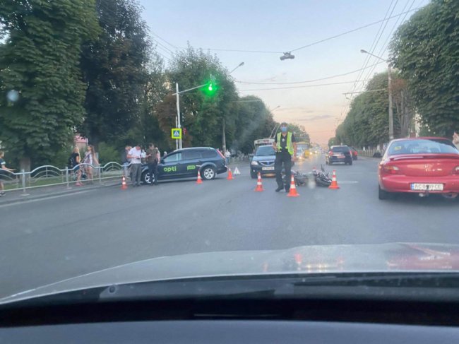 У Луцьку Ford зіткнувся з мотоциклом, є постраждалі. ФОТО