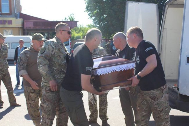 На Рівненщині попрощалися із загиблим бійцем ОТГ «Волинь». ФОТО