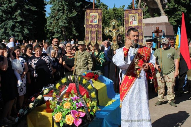 На Рівненщині попрощалися із загиблим бійцем ОТГ «Волинь». ФОТО