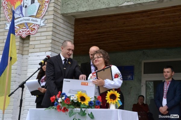 Депутати Ткачук і Яручик привітали луцьких школярів з Першим вересня. ФОТО*