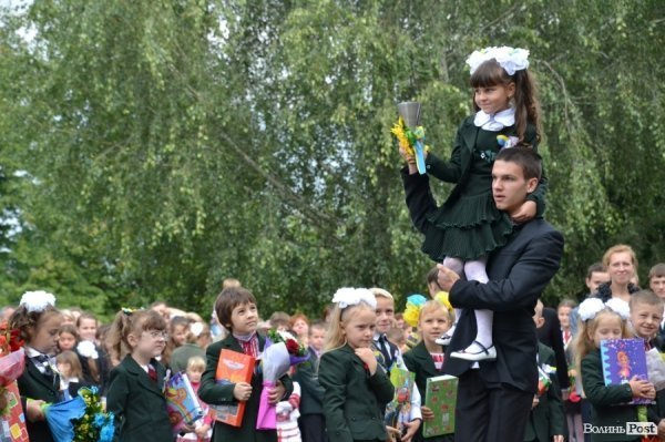 Депутати Ткачук і Яручик привітали луцьких школярів з Першим вересня. ФОТО*