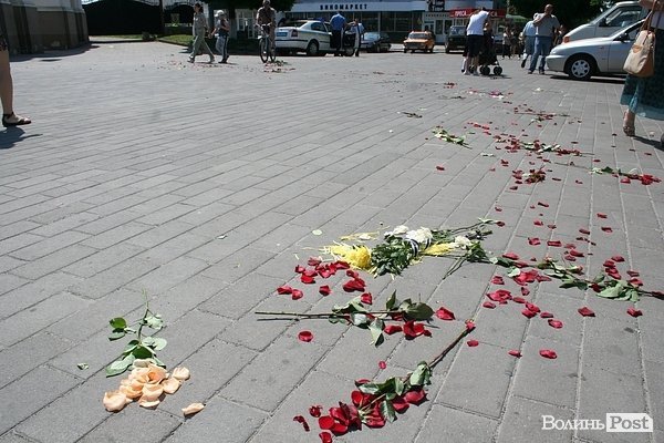 У центрі Луцька відспівали вояків, загиблих під Волновахою. ФОТО
