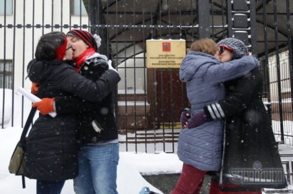 Українські лесбійки пікетували посольство Росії. ФОТО