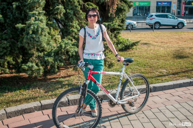 Усміхнені та у вишиванках: лучани розпочали святкування Дня Незалежності велопробігом. ФОТО