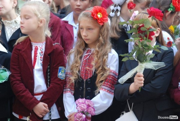 Перший дзвоник у  «найкращій луцькій школі». ФОТО