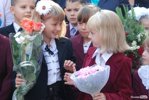 Перший дзвоник у  «найкращій луцькій школі». ФОТО