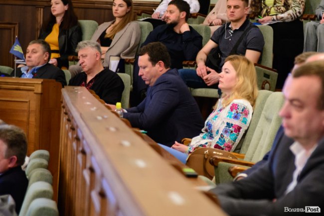 У центрі - керівниця Головного управління ДФС у Волинській 