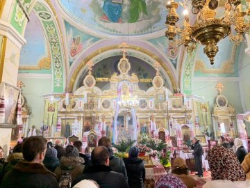 Затамувала подих і не могла поворухнутися, – волонтерка про службу у храмі під Луцьком. ФОТО