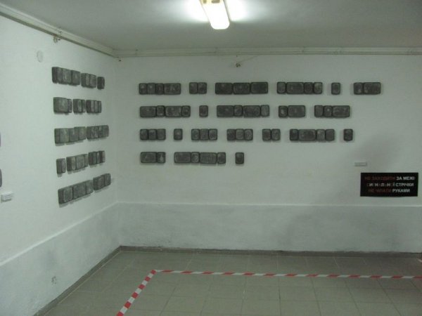 Інсталяція в Луцьку: бруківка «перекочувала» з Майдану до митців. ФОТО