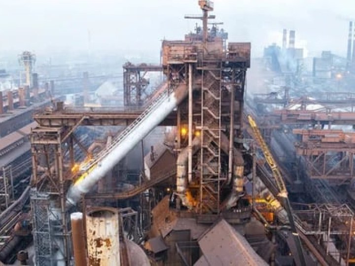 Три заводи, які виробляли 90% сталі в Україні, зупинились після російських ударів