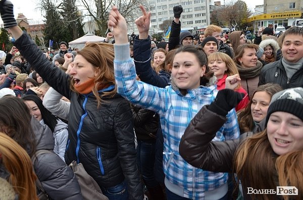 У Луцьку - студентський Євромайдан без партсимволіки. ФОТО