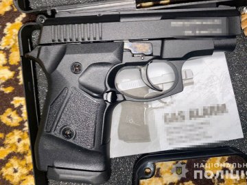 Волинські оперативники затримали торговця зброєю. ФОТО