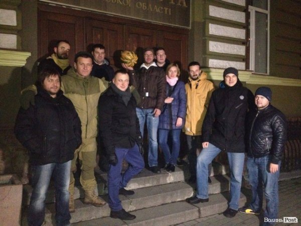 У Луцьку майданівці принесли владі гарбузи