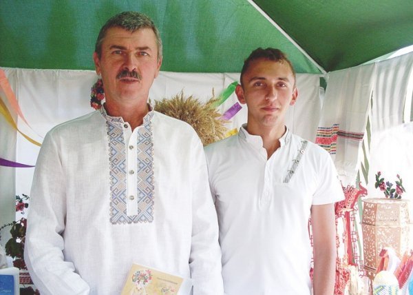 Волинський студент створює шедеври із дерева і паперу