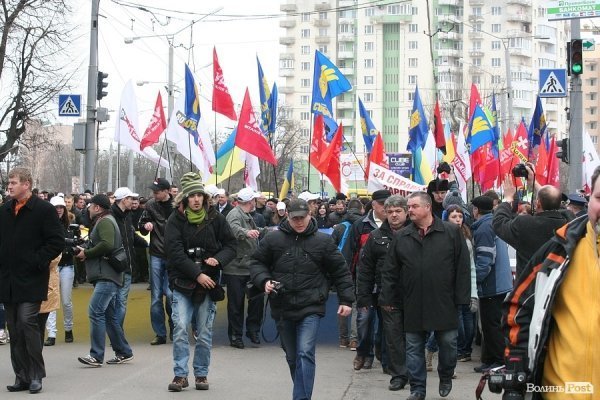 «Вставай, Україно» у Луцьку: обличчя протесту. ФОТО