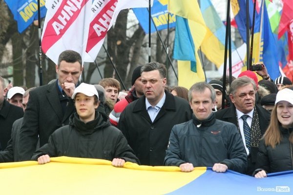 «Вставай, Україно» у Луцьку: обличчя протесту. ФОТО