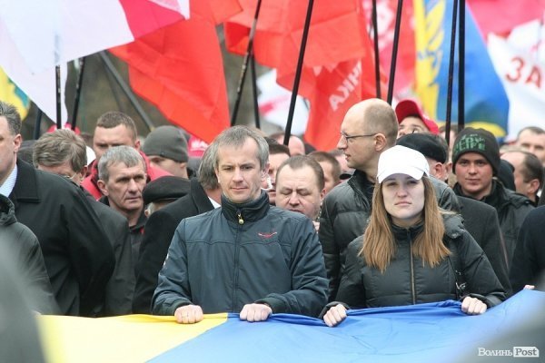 «Вставай, Україно» у Луцьку: обличчя протесту. ФОТО