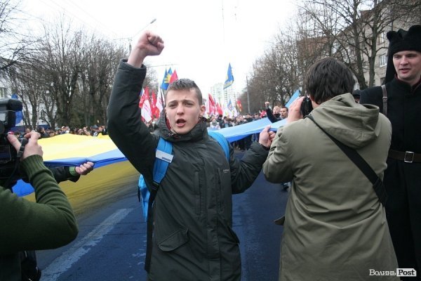 «Вставай, Україно» у Луцьку: обличчя протесту. ФОТО