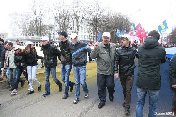 «Вставай, Україно» у Луцьку: обличчя протесту. ФОТО