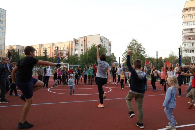 У Луцьку відкрили ще один сучасний спортмайданчик. ФОТО 