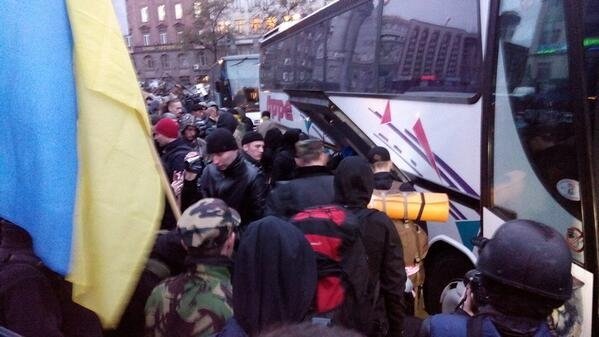 «Правий сектор» залишає готель «Дніпро»