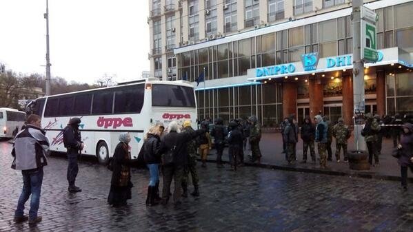 «Правий сектор» залишає готель «Дніпро»