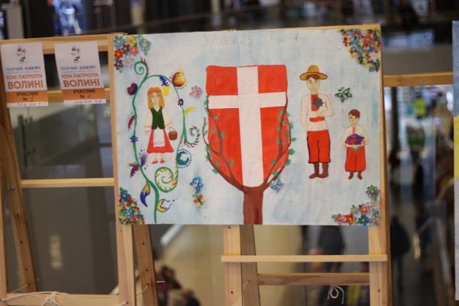 У «ПортCity» – виставка робіт юних патріотів Волині