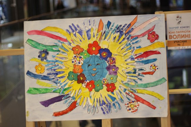 У «ПортCity» – виставка робіт юних патріотів Волині