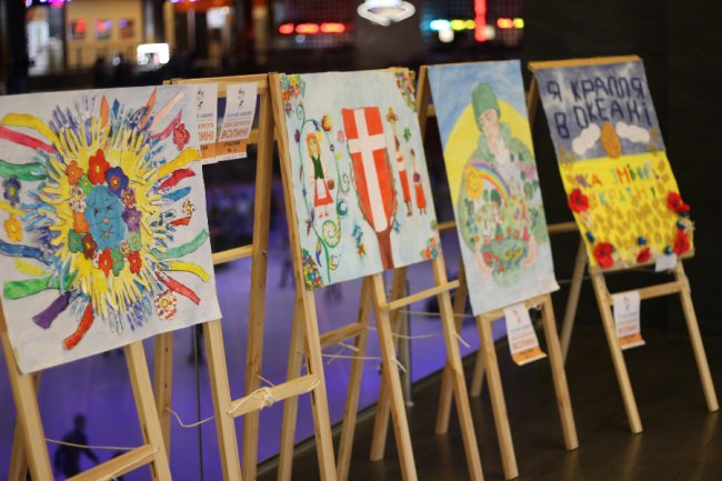 У «ПортCity» – виставка робіт юних патріотів Волині