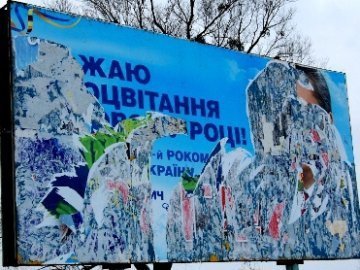 Волинський художник хотів домалювати Януковичу вуса Сталіна