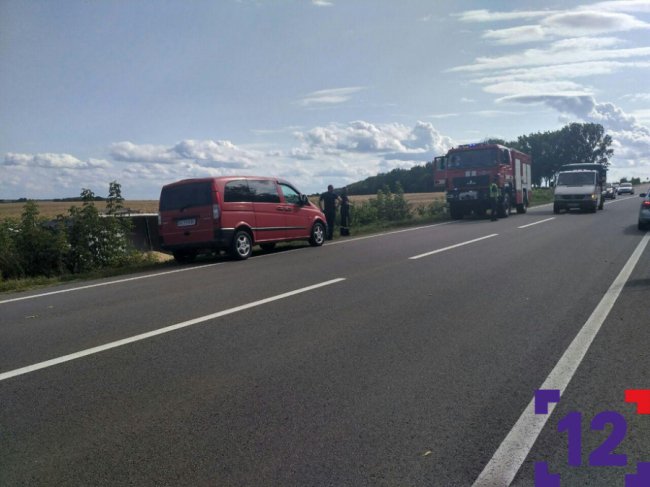 Під Луцьком вантажівка із зерном злетіла у кювет: водій загинув. ФОТО