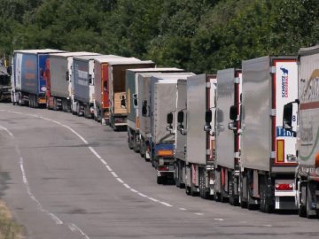 Як на «Ягодині» намагаються вирішити проблему із чергами автівок. ВІДЕО