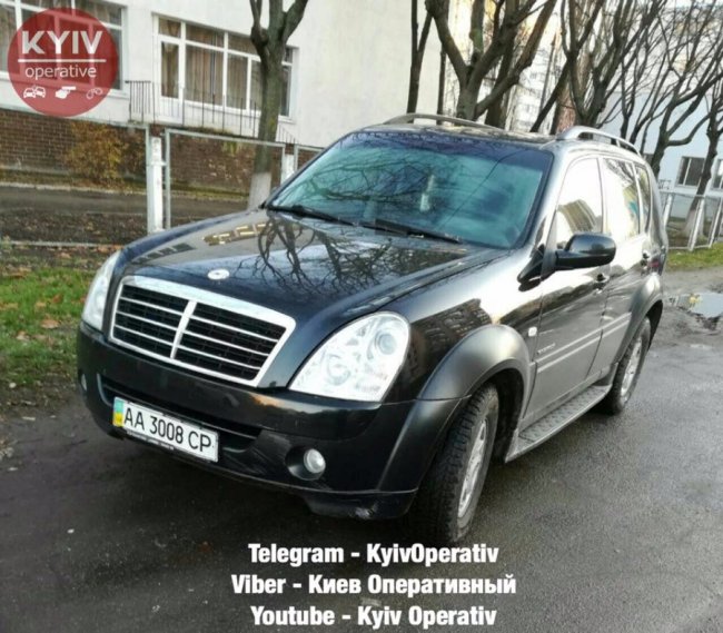 Вилізла з авто і заснула на асфальті: у Києві спіймали горе-водія. ФОТО